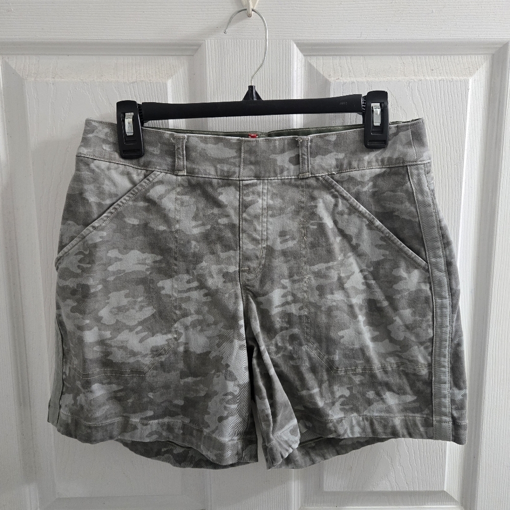 Spanx Stretch Twill Shorts In Stone Wash Camo Size Medium  #6492